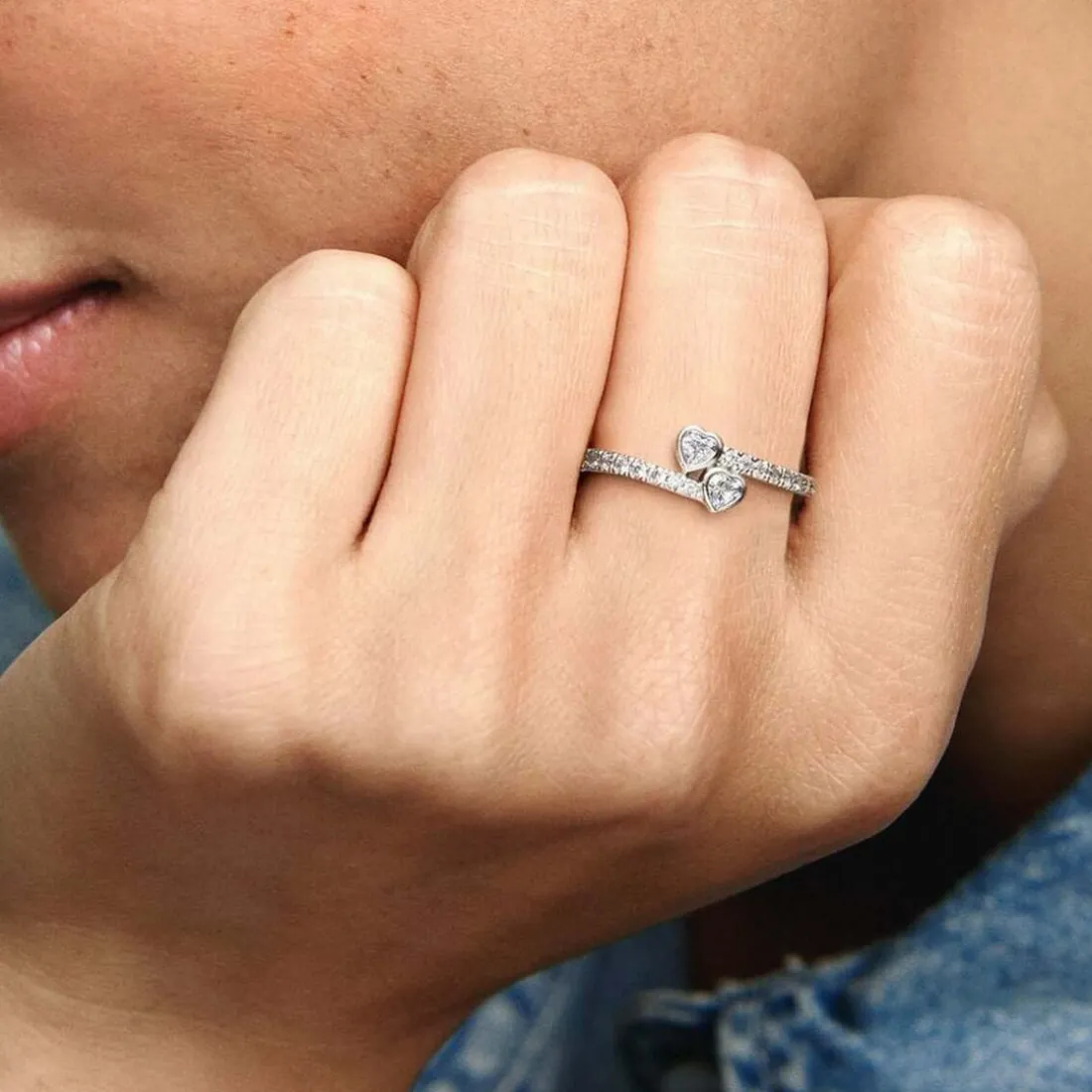 Bague Pandora Moments deux cœurs scintillants