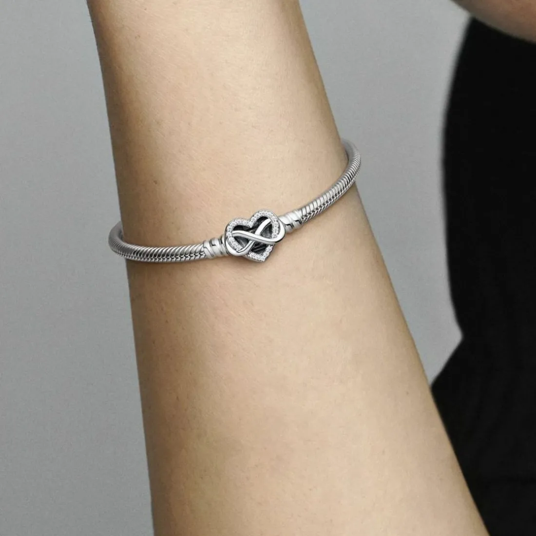 Bracelet Pandora Moments - Maille Serpent Fermoir Cœur de l’Infini Scintillant