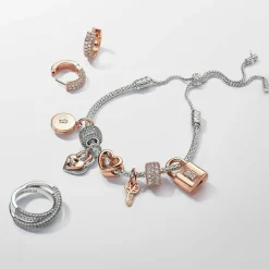 Charm Pandora moments Cadenas & Clé Rose