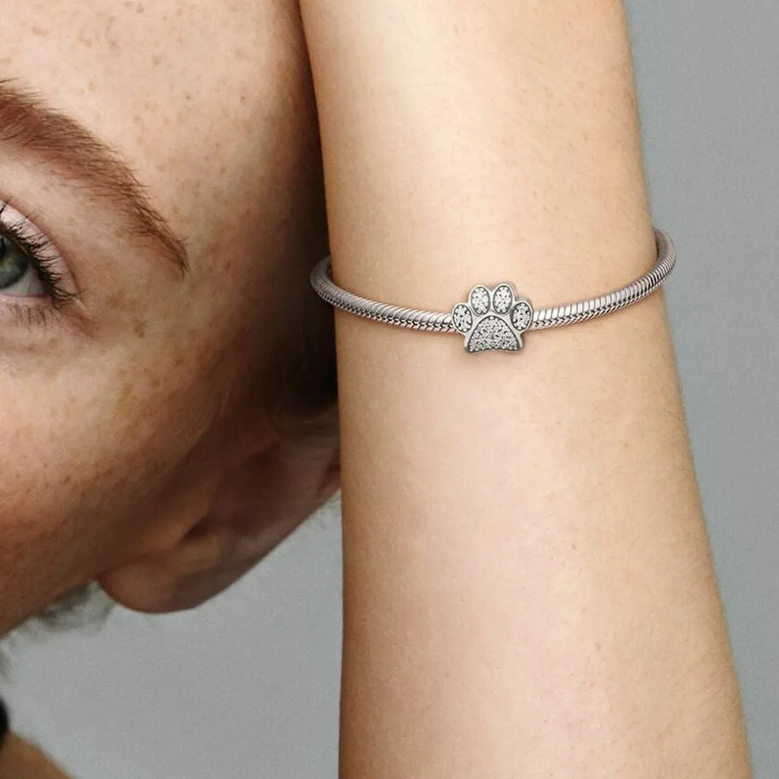 Charm Pandora Moments empreinte de patte scintillante