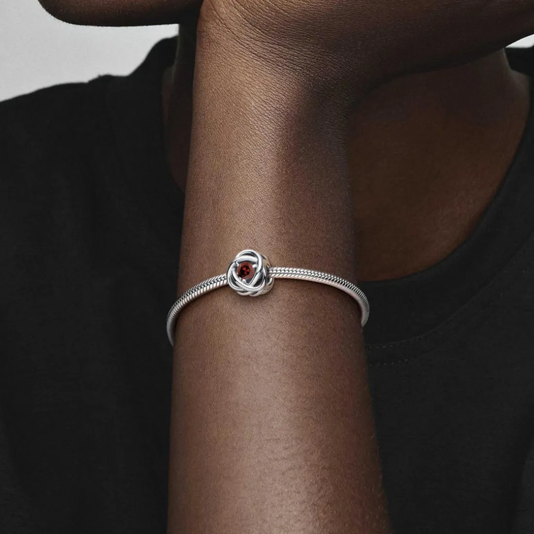 Charm Pandora moments Rose Ajourée & cristaux grena