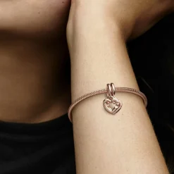 Charm Pendant Cœurs Entrelacés Sœurs Séparables – Pandora Moments