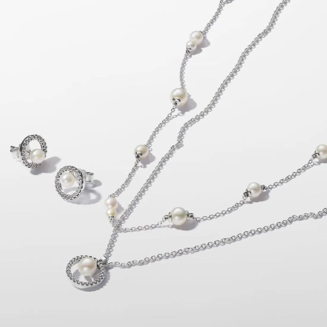 Clous d’Oreilles Halo Pavé et Perle de Culture